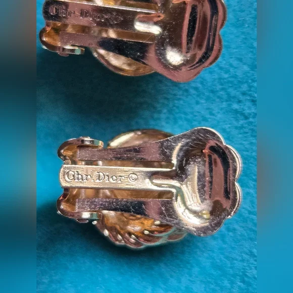 Dior Vintage Gold-Tone Twisted Clip-On Earrings - Picture 4 of 9